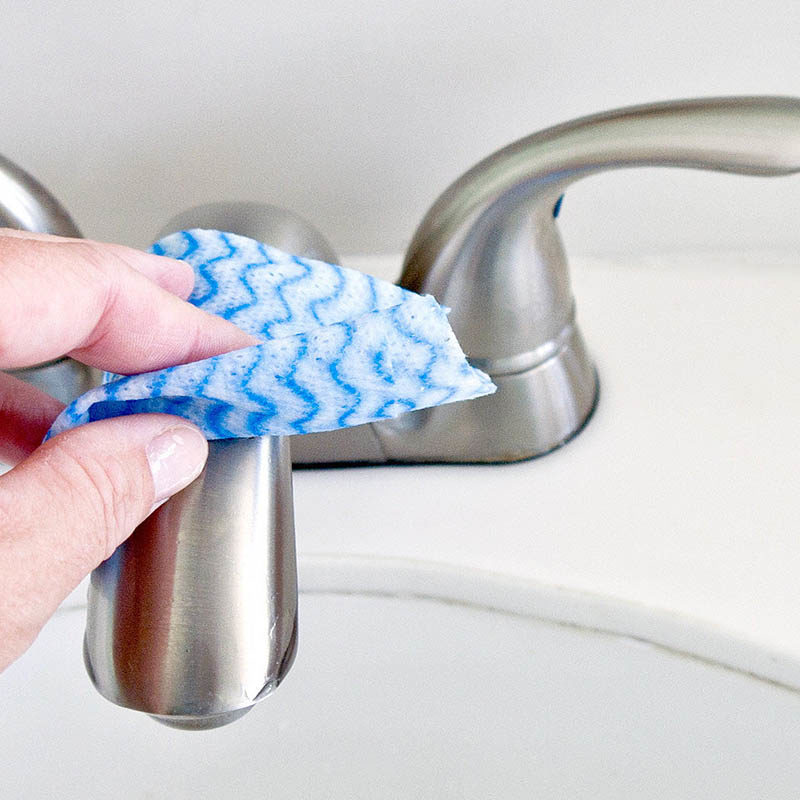 Как вымыть плитку в ванной от налета, ржавчины и плесени: проверенные средства