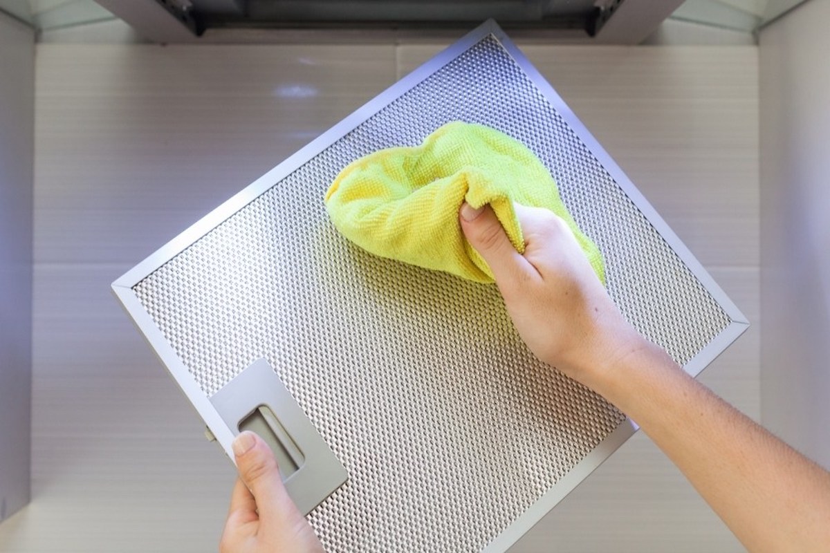 Как почистить решетку кухонной вытяжки
